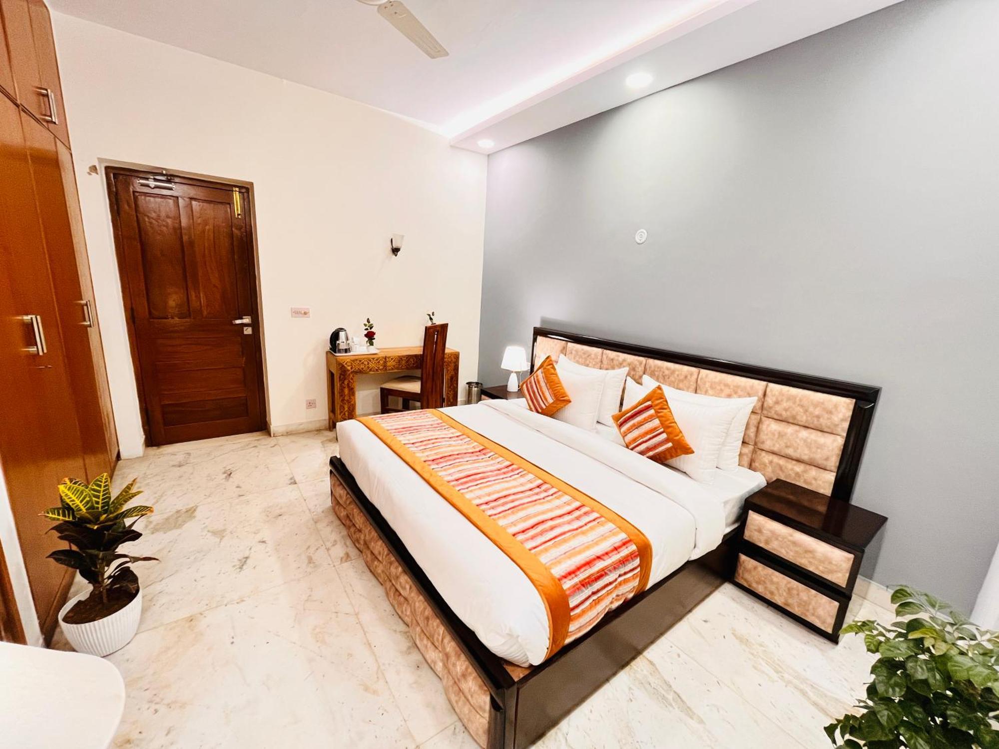 Grove Residency Hauz Khas New Delhi Couple Friendly Hotel Exterior photo