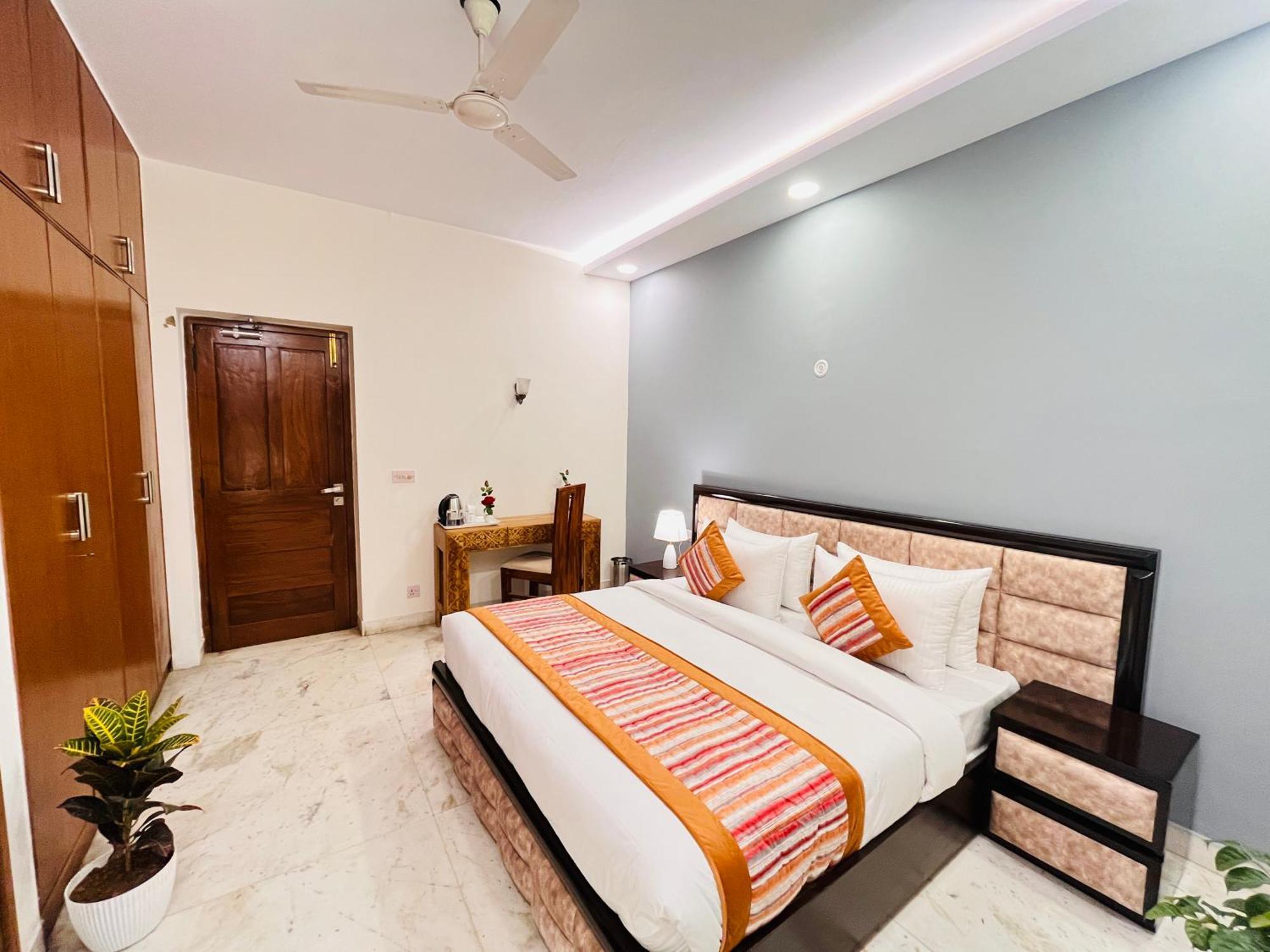 Grove Residency Hauz Khas New Delhi Couple Friendly Hotel Exterior photo