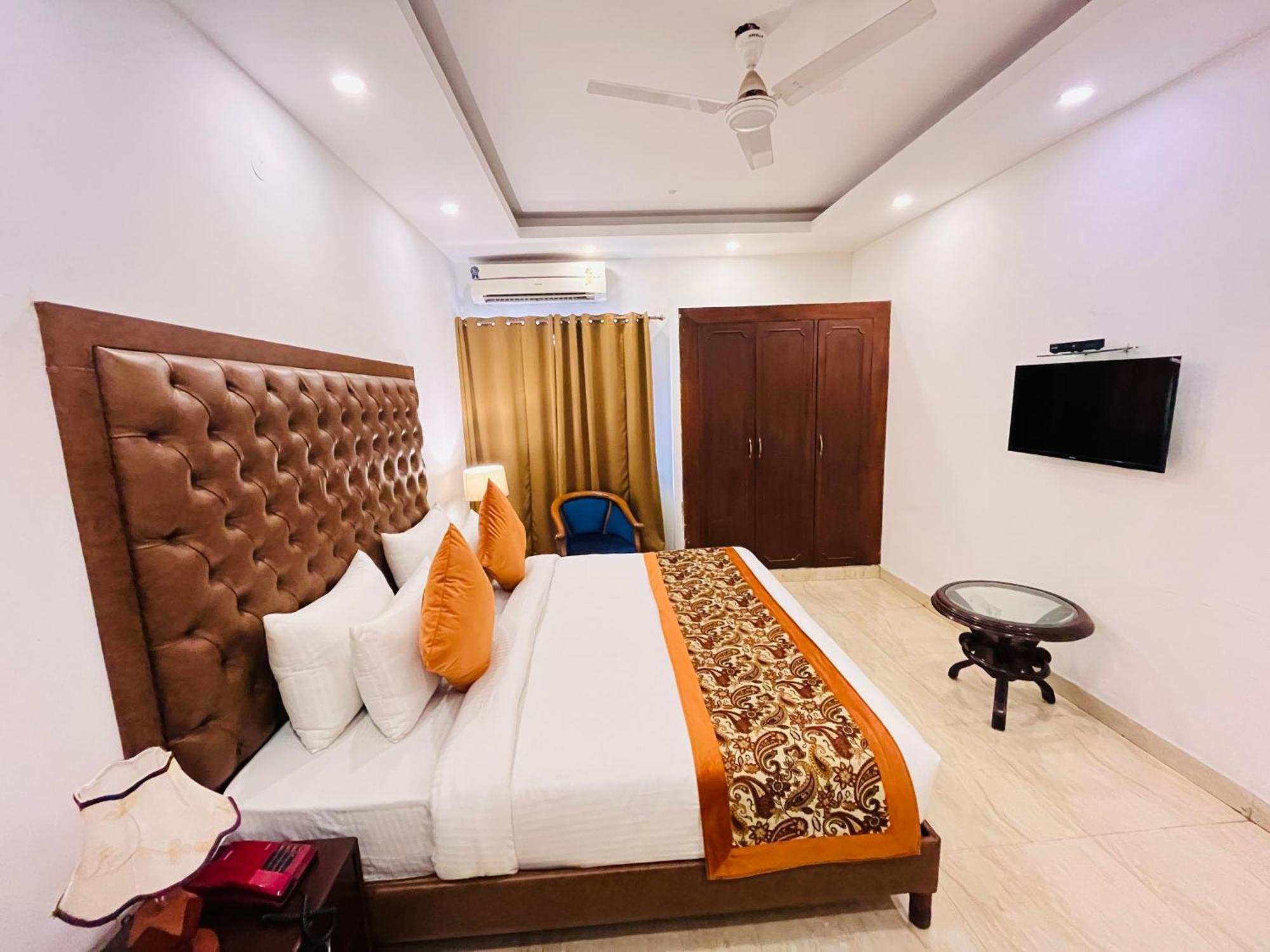 Grove Residency Hauz Khas New Delhi Couple Friendly Hotel Exterior photo